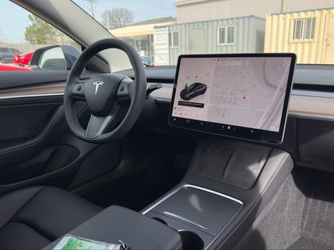 Used 2023 Tesla Model 3 Standard Range image 13