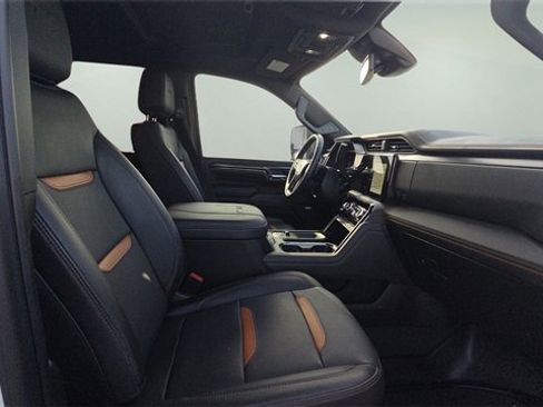 Used 2024 GMC Sierra 2500 AT4 w/ AT4 Preferred Package image 11