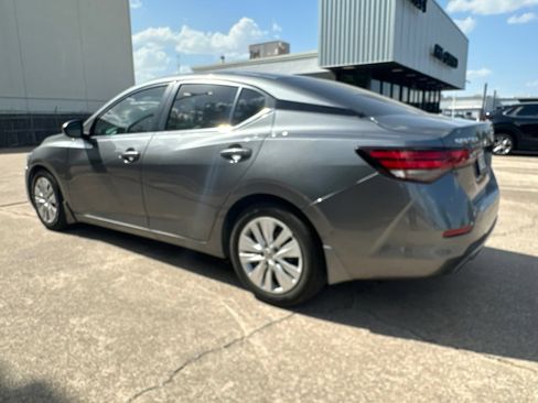 Used 2022 Nissan Sentra S w/ Lighting Package FWD image 4