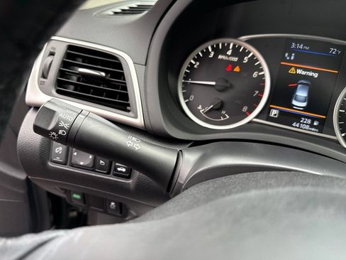 Used 2019 Nissan Sentra SV w/ Special Edition Package FWD image 24