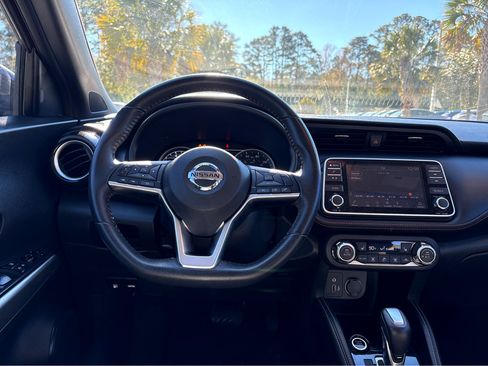 Used 2020 Nissan Kicks SR w/ SR Premium Package image 4