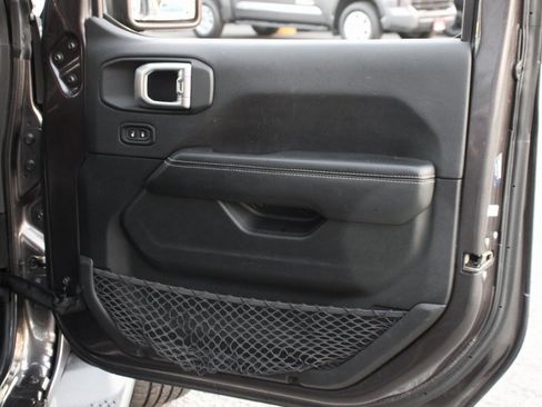 Used 2020 Jeep Wrangler Unlimited Sahara image 38