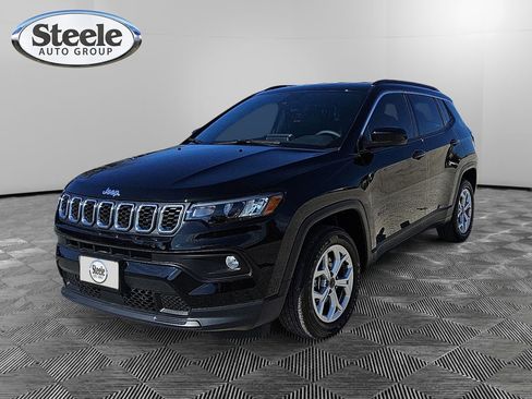 Used 2025 Jeep Compass Latitude image 1