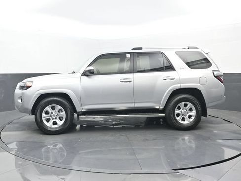 Used 2022 Toyota 4Runner SR5 RWD image 23