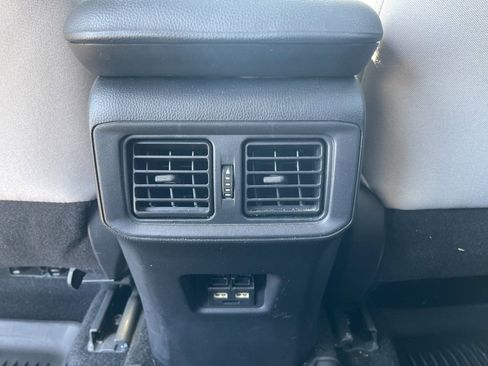 Used 2021 Toyota RAV4 XLE AWD/4WD image 14