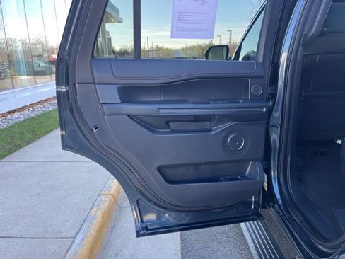 Used 2023 Ford Expedition Limited image 18