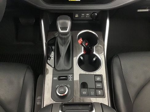 Used 2023 Toyota Highlander Platinum image 12