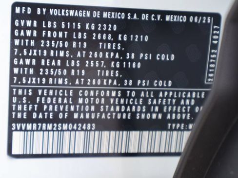 Certified 2025 Volkswagen Tiguan SE w/ Panoramic Sunroof Package AWD/4WD image 28