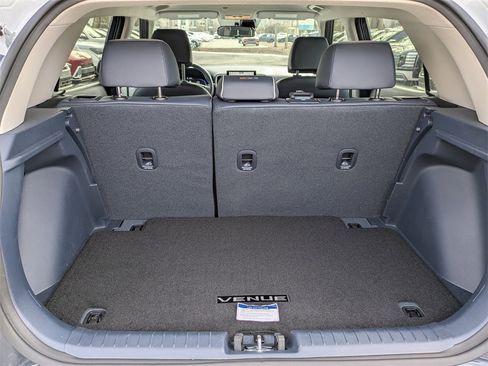 Used 2025 Hyundai Venue Limited image 12