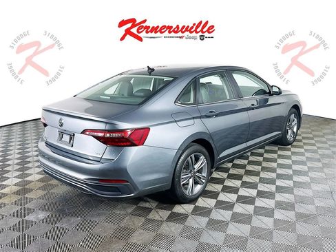 Used 2024 Volkswagen Jetta SE image 7