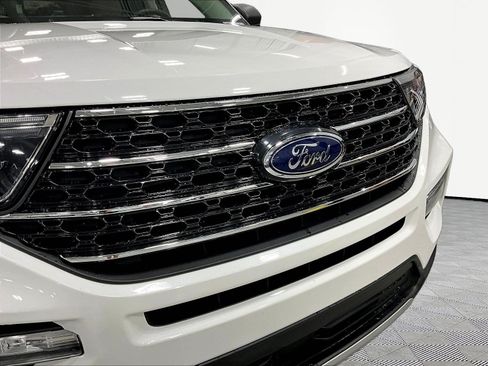 Used 2022 Ford Explorer XLT w/ Equipment Group 202A AWD/4WD image 34