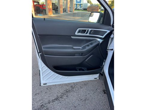 Used 2013 Ford Explorer XLT FWD image 13