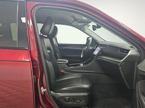 Used 2023 Jeep Grand Cherokee Limited AWD/4WD image 9
