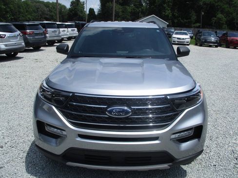 Used 2020 Ford Explorer XLT w/ Equipment Group 202A AWD/4WD image 8