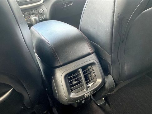 Used 2017 Jeep Cherokee Trailhawk w/ Comfort/Convenience Group image 32