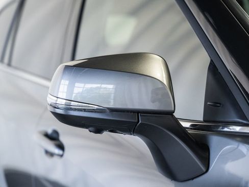 New 2026 Toyota Highlander Platinum AWD/4WD image 16