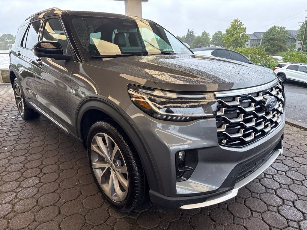 Used 2025 Ford Explorer Platinum w/ Ultimate Package AWD/4WD image 4