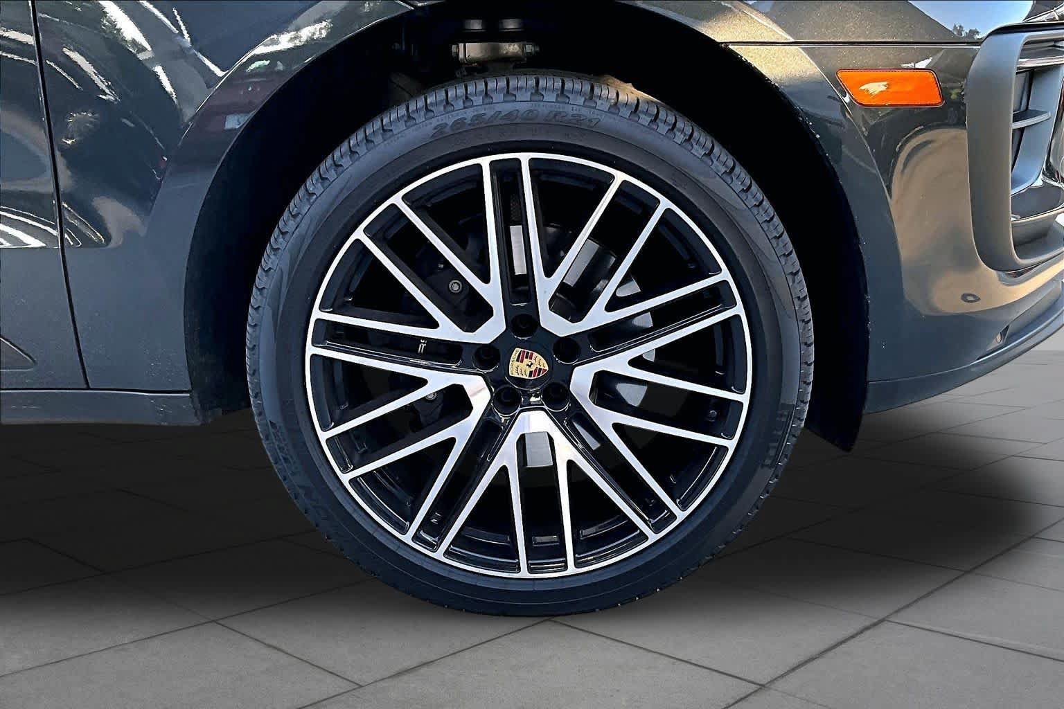 Used 2026 Porsche Macan AWD/4WD image 11