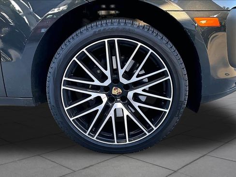 Used 2026 Porsche Macan AWD/4WD image 11