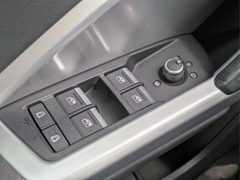 Used 2025 Audi Q3 2.0T Premium image 35