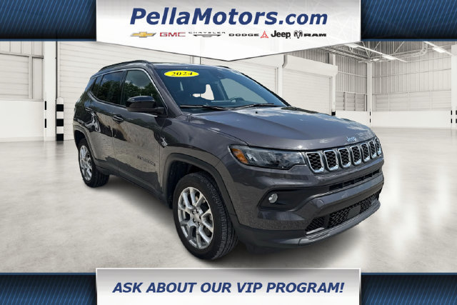 Used 2024 Jeep Compass Latitude AWD/4WD image 1