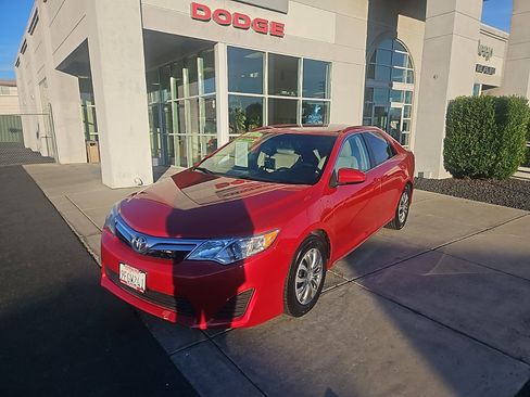 Used 2012 Toyota Camry LE image 15