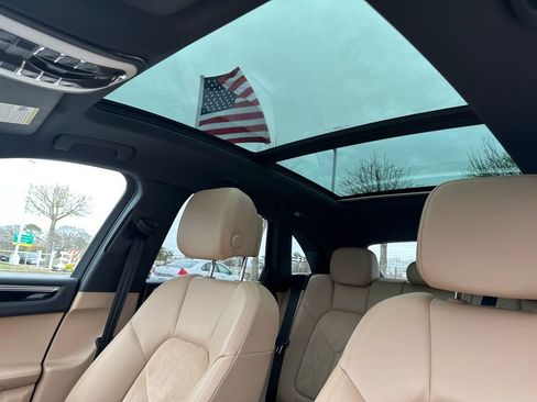 Used 2019 Porsche Macan AWD/4WD image 19