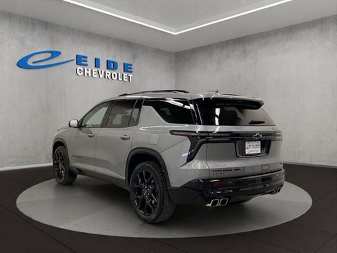 Used 2025 Chevrolet Traverse RS w/ LPO, Floor Liner Package image 5