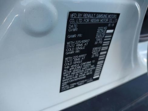 Used 2016 Nissan Rogue SV image 31