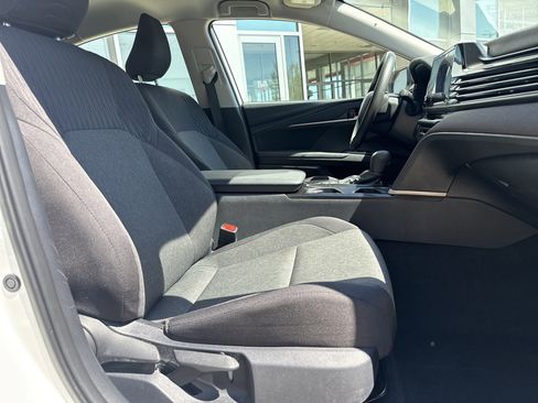 Used 2025 Toyota Camry LE image 27