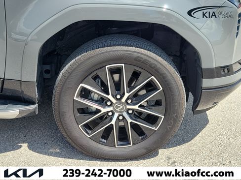 Used 2024 Lexus GX 550 w/ Accessory Package (Z1) AWD/4WD image 6