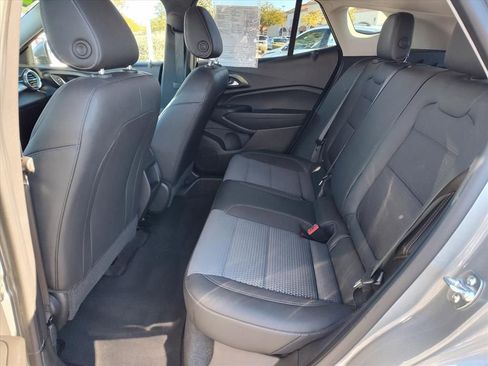 Certified 2025 Chevrolet Trax LT image 7