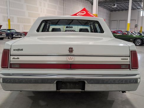 Used 1988 Lincoln Town Car RWD image 9