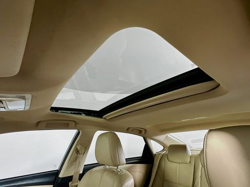 Used 2013 Toyota Avalon Limited image 26