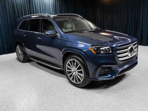 New 2026 Mercedes-Benz GLS 580 4MATIC image 3