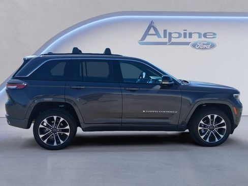 Used 2025 Jeep Grand Cherokee Overland w/ Luxury Tech Group IV AWD/4WD image 6