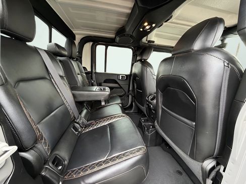 Used 2023 Jeep Gladiator Overland AWD/4WD image 14