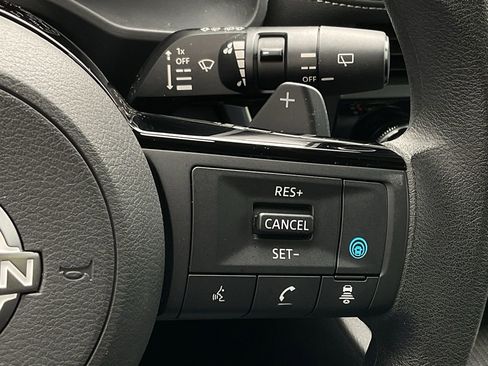 Used 2023 Nissan Rogue SV image 24