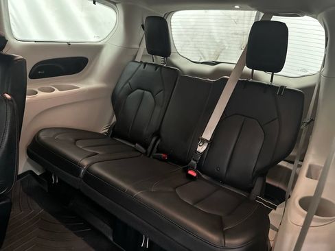 Used 2018 Chrysler Pacifica Touring-L Plus w/ Advanced Safetytec Group FWD image 25