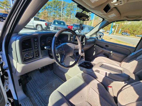 Used 2005 Chevrolet Avalanche 2500 LS w/ Preferred Equipment Group image 6