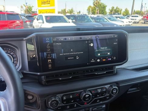 Used 2025 Jeep Wrangler Unlimited Sahara AWD/4WD image 20