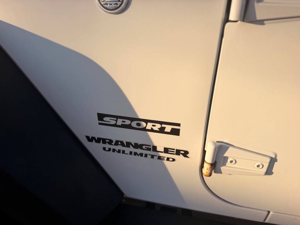 Used 2016 Jeep Wrangler Unlimited Sport w/ Connectivity Group AWD/4WD image 28