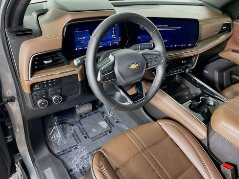 Used 2025 Chevrolet Tahoe High Country AWD/4WD image 9