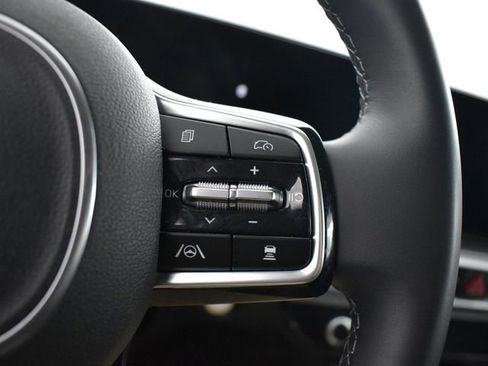 Used 2025 Kia Sorento S image 19