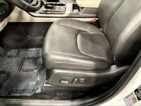 Used 2024 Kia Carnival LX FWD image 38