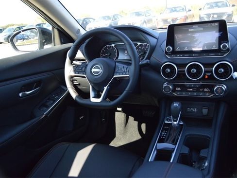 Used 2025 Nissan Sentra SR w/ SR Premium Package image 14