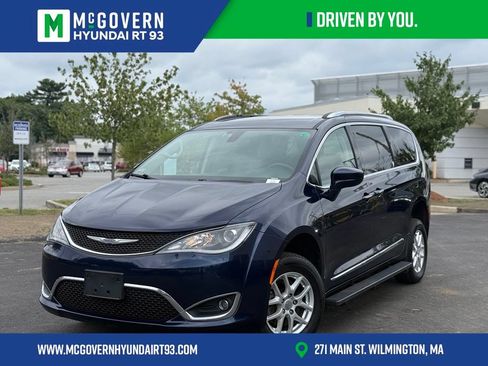 Used 2020 Chrysler Pacifica Touring-L FWD image 1