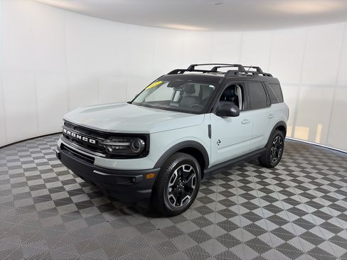Used 2022 Ford Bronco Sport Outer Banks w/ Tech Package AWD/4WD image 2