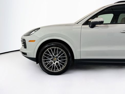 Certified 2023 Porsche Cayenne Platinum Edition image 30