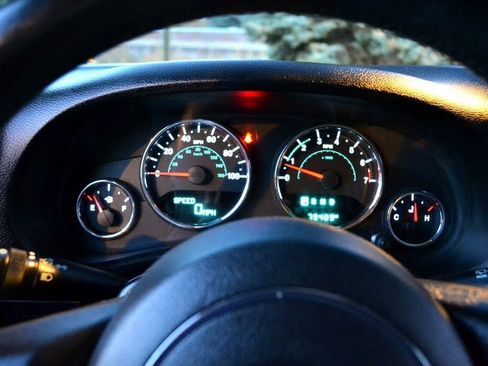 Used 2015 Jeep Wrangler Unlimited Rubicon w/ Dual Top Group image 18